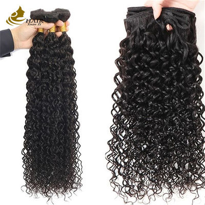 Doğal Siyah Kiny Curly Brezilya İnsan Saçları Bündeler Saç Uzantıları Yapışkan